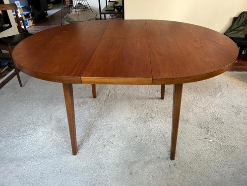 Vintage ovalen eettafel, Huis en Inrichting, Tafels | Eettafels, Gebruikt, 100 tot 150 cm, 100 tot 150 cm, Vijf personen of meer