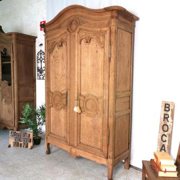 Armoire de mariée française ancienne en chêne lessivé épais 