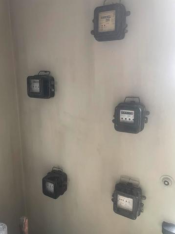 Lot van 5 oude elektriciteitsmeters beschikbaar voor biedingen