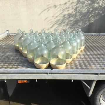 Glazen flessen met draaidop  beschikbaar voor biedingen