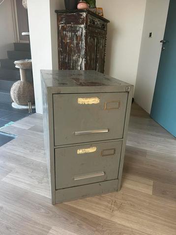 Vintage archiefkast metaal beschikbaar voor biedingen