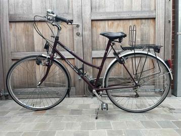 Damesfiets beschikbaar voor biedingen