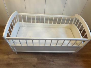 Babybedje retro beschikbaar voor biedingen