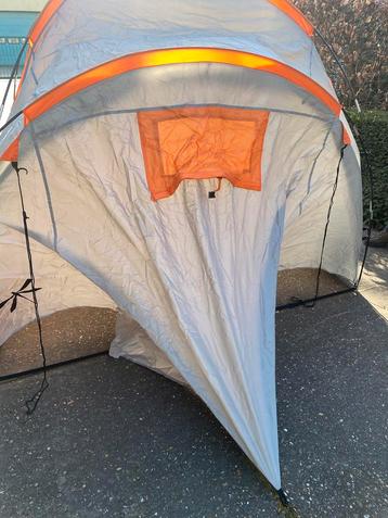 Tent, boogtent, koepeltent beschikbaar voor biedingen