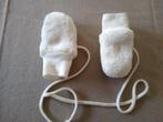 wantjes/handschoentjes ecru baby met touw, Kinderen en Baby's, Ophalen of Verzenden, Zo goed als nieuw
