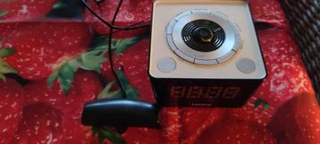Lenco radiogestuurde wekkerradio met projectie beschikbaar voor biedingen
