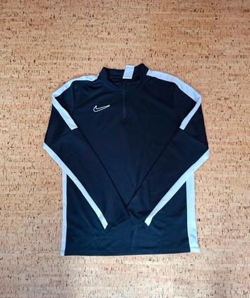Nike sport vest  158-170 cm beschikbaar voor biedingen