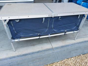 Plooibaar kampeerkastje Defa met 2 vakken. 1204741/61 cm beschikbaar voor biedingen