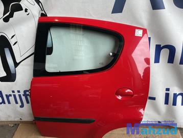PEUGEOT 107 ROOD KJH Links achter deur portier 2005-2014 beschikbaar voor biedingen