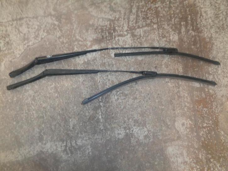 A vendre balai d'essuis-glace VW Golf 6, Autos : Pièces & Accessoires, Autres pièces automobiles, Volkswagen, Utilisé, Enlèvement