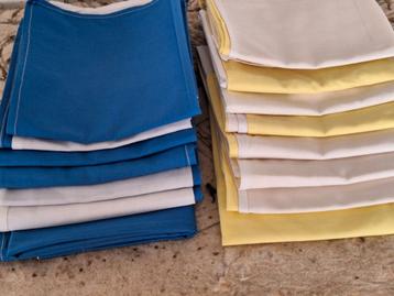 15 vlaggen in katoen 7 blauw-wit, 8 geel-wit beschikbaar voor biedingen