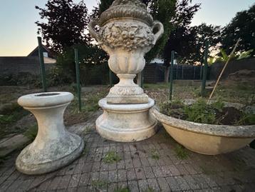 3 stenen tuinornamenten / Vazen – klassieke stijl beschikbaar voor biedingen