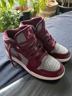 Air Jordan 1 Mid Cherrywood Red, Envoi, Comme neuf, Chaussures
