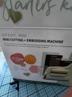 Mini cuting+embossing machine van vaessen creative, Hobby en Vrije tijd, Kaarten | Zelf maken, Ophalen, Zo goed als nieuw