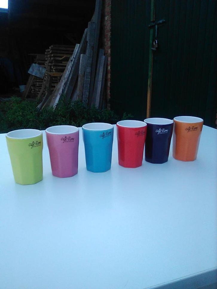 Café Ti Amo Tassen 8,5x5,5cm AFHALING LEES BESCHRIJVING, Huis en Inrichting, Keuken | Servies, Zo goed als nieuw, Kop(pen) en/of Schotel(s)