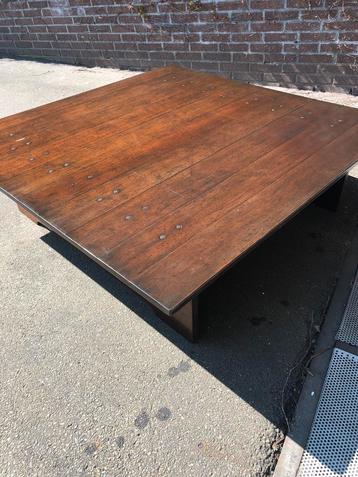 Leuke grote vintage wengé salontafel beschikbaar voor biedingen