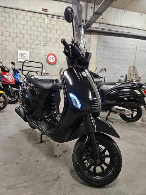 DTS Milano S 50cc klasse A 4 takt 2021 7.725km - Full Black!, Fietsen en Brommers, Snorfietsen en Snorscooters, Gebruikt, Overige merken