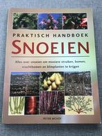 Praktisch handboek Snoeien / Peter Mchoy, Ophalen of Verzenden, Zo goed als nieuw