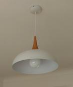 Hanglamp Scandinavisch design wit en hout, Huis en Inrichting, Lampen | Hanglampen, Ophalen, Zo goed als nieuw, Metaal