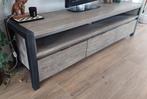 Tv meubel stoer met metalen detail, Huis en Inrichting, Ophalen, 150 tot 200 cm, Teakhout, Zo goed als nieuw