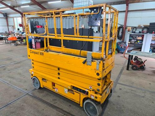 Haulotte Compact 10N elektrische schaarhoogwerker schaarlif, Zakelijke goederen, Machines en Bouw | Liften, Steigers en Ladders