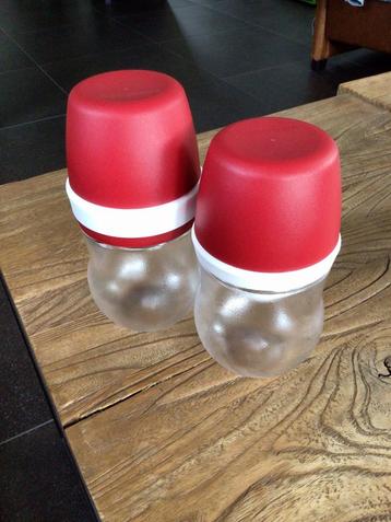 Tupperware strooier en suikerpotje beschikbaar voor biedingen
