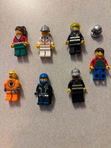 Lego figuurtjes +heel wat losse legoblokjes … beschikbaar voor biedingen