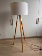Witte vloerlamp met houten poten, Ophalen, Hout, Gebruikt, 100 tot 150 cm
