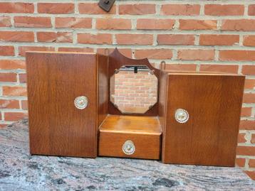 Oud badkamerkastje met spiegel  beschikbaar voor biedingen