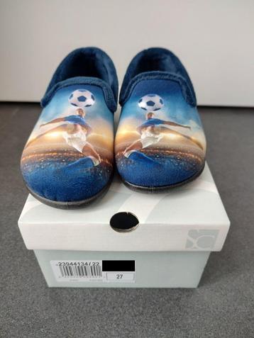Winter pantoffels voetbal, maat 27 (nieuw) beschikbaar voor biedingen