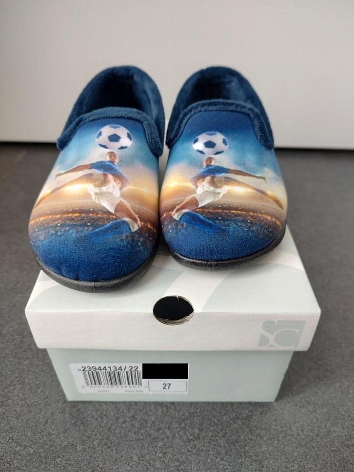 Winter pantoffels voetbal, maat 27 (nieuw), Kinderen en Baby's, Kinderkleding | Schoenen en Sokken, Nieuw, Overige typen, Jongen
