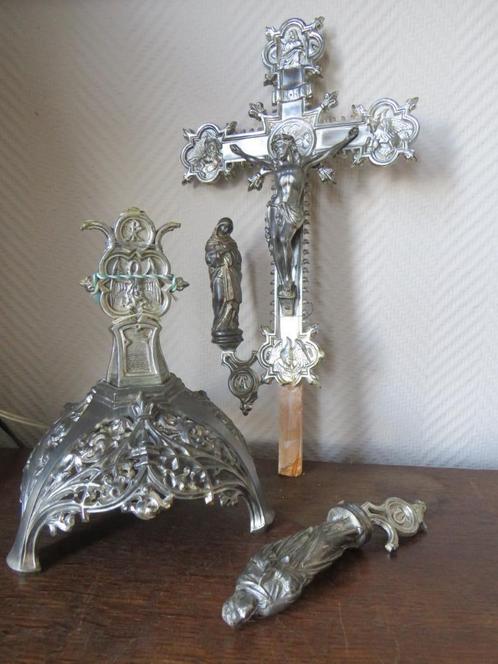Crucifix en régule argenté à restaurer, Antiquités & Art, Antiquités | Objets religieux, Enlèvement ou Envoi