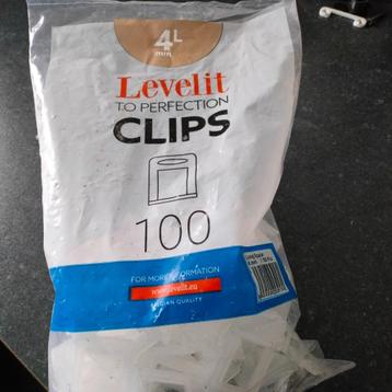 terrastegelLevelit to perfection 57 clips, 98 wedges + plier