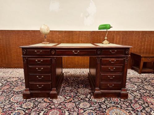 Klassiek Engels Chesterfield Bureau, Antiek en Kunst, Antiek | Kantoor en Zakelijk, Ophalen of Verzenden