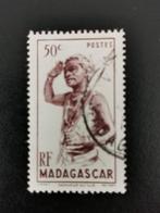 Madagascar 1946 - danser met speer, Ophalen of Verzenden, Overige landen, Gestempeld