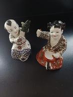 2 Chinees porseleinen beeldjes van lachende kinderen., Antiek en Kunst, Ophalen of Verzenden