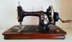 Vintage hand naaimachine Original Victoria, Antiek en Kunst, Antiek | Naaimachines, Ophalen