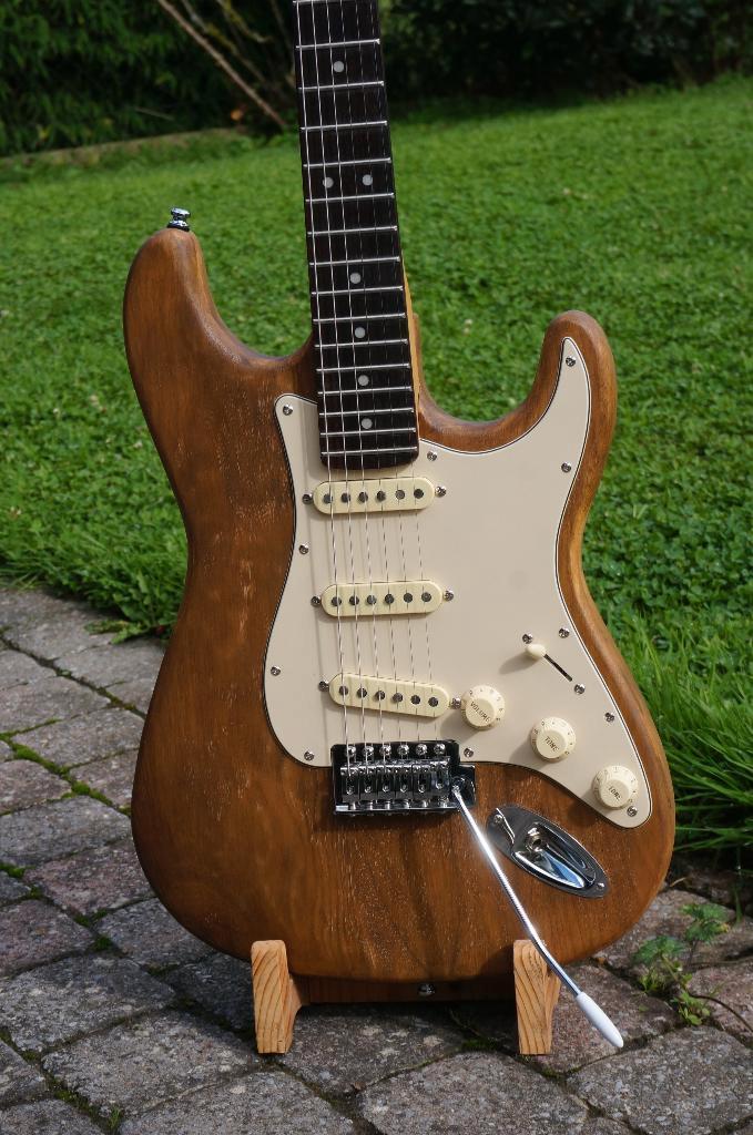Stratocaster "Brownie" 59' réissue, Musique & Instruments, Instruments à corde | Guitares | Électriques, Comme neuf, Solid body