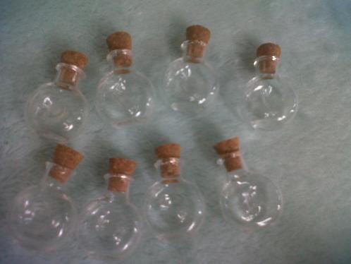 8 kleine parfumflesjes, Verzamelen, Parfumverzamelingen, Nieuw, Miniatuur, Ophalen of Verzenden
