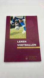 Leren voetballen een spelgerichte methode, Ophalen, Diverse auteurs, Zo goed als nieuw, Balsport