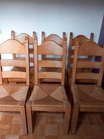 6 houten stoelen met rieten zitvlak beschikbaar voor biedingen