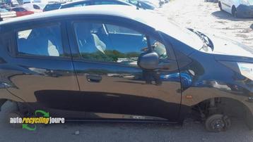 Portier 4Deurs rechts-voor van een Chevrolet Spark (GAR) beschikbaar voor biedingen