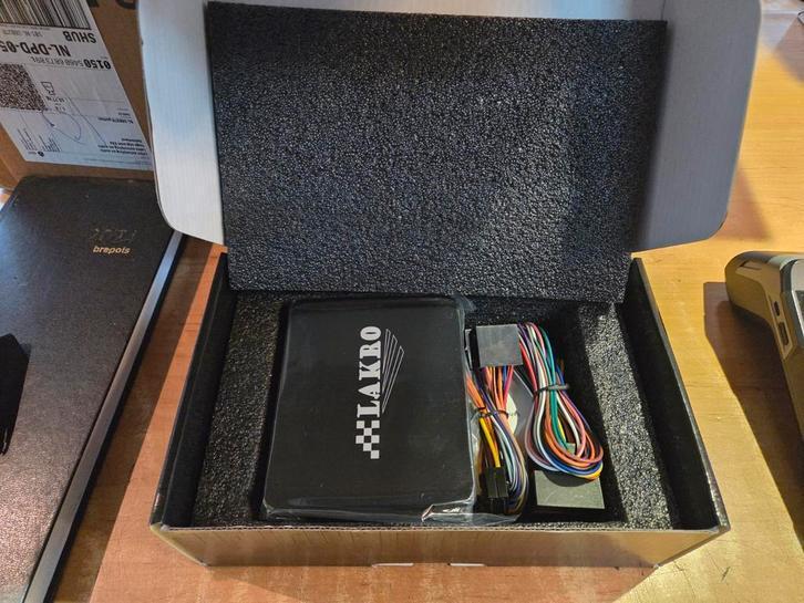 Auto versterker voor achter de radio iso aansluiting, Auto diversen, Autospeakers