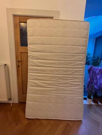 matras 120 X 200 disponible aux enchères