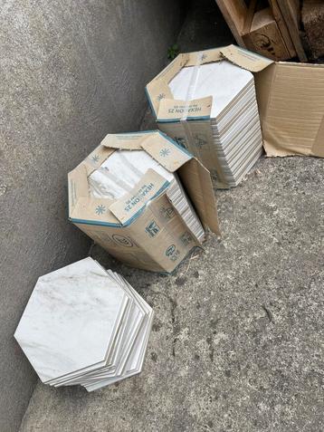 Vloer- / wandtegels ongeveer 2,5 m2 marmerlook beschikbaar voor biedingen