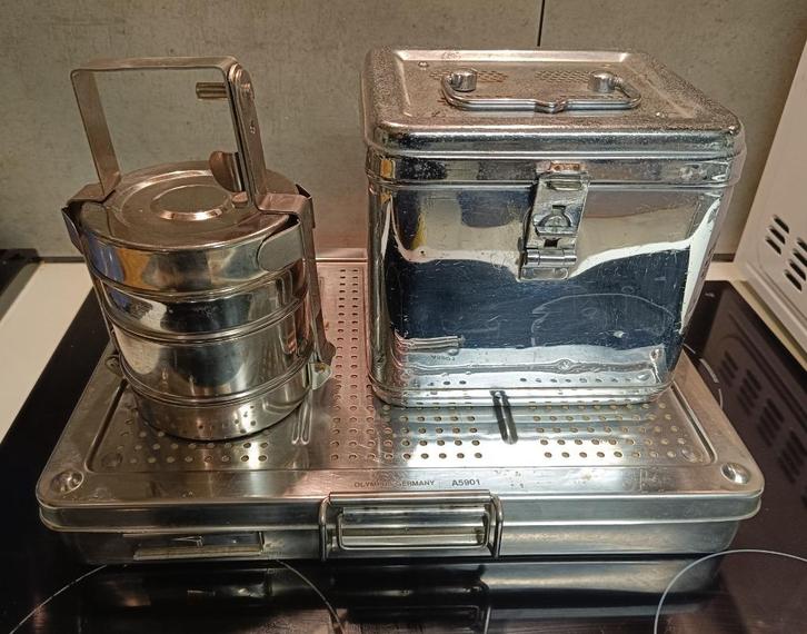 Lot medische inox sterilisatie materiaal te koop., Antiek en Kunst, Antiek | Gereedschap en Instrumenten, Ophalen of Verzenden