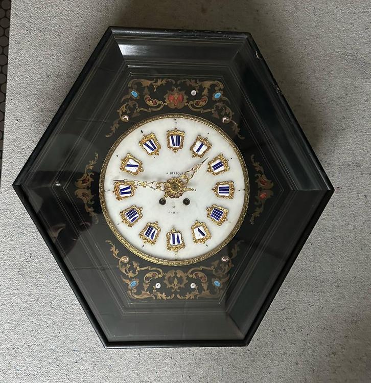 19 eeuwse Franse zeshoekige wandklok ‘l’oeil du boeuf’, Antiek en Kunst, Antiek | Klokken, Ophalen