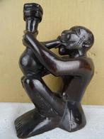Figurine africaine Homme au narguilé figurine ébène 1950, Enlèvement ou Envoi