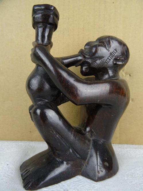 Figurine africaine Homme avec pipr figurine ébène 1950 13cm, Antiquités & Art, Art | Sculptures & Bois, Enlèvement ou Envoi