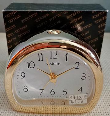Réveil de style VEDETTE à quartz en métal doré, neuf beschikbaar voor biedingen